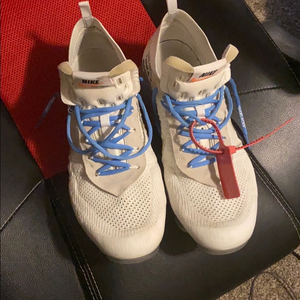 Off white vapormaxes